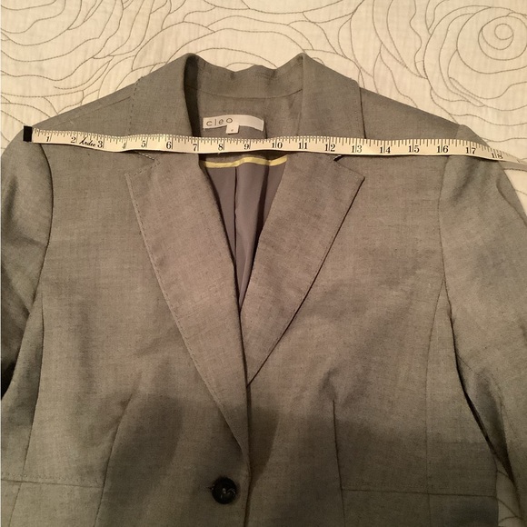 Women’s suit - Picture 7 of 7